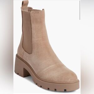 NWOT Steve Madden Haylan Chelsea Boot